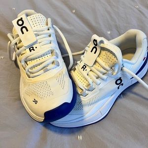 Roger Federer ON Hard Court Tennis Shoes